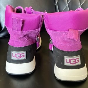 NEW Ugg Girl Boots. Purple.Never been worn. Waterproof! -20 degrees